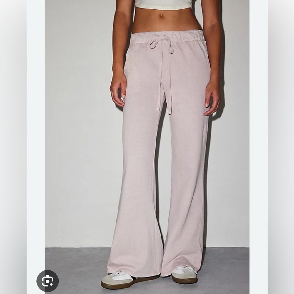 Brand new with tags Out From Under Lived In Flare Sweatpant in lilac size xs